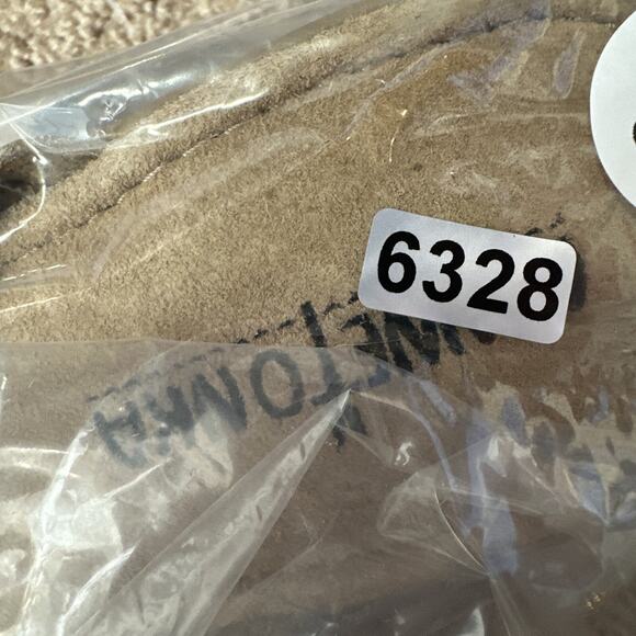 Minnetonka Sandals Womens 6 Tan Leather Flip Flop Concho Slide Suede Southwest - Picture 12 of 12